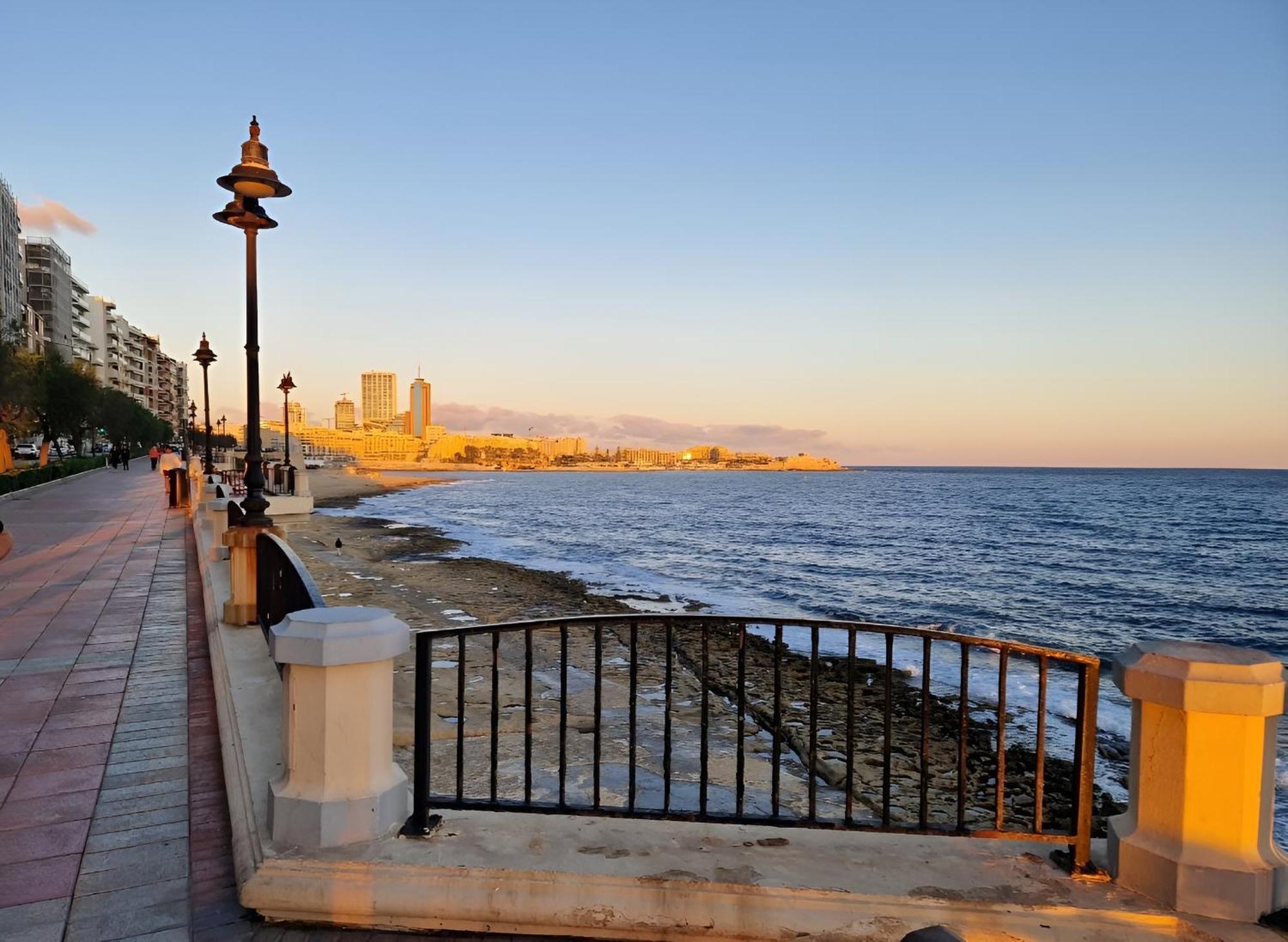 Appartamento Sliema Cosy Penthouse With Bbq Esterno foto