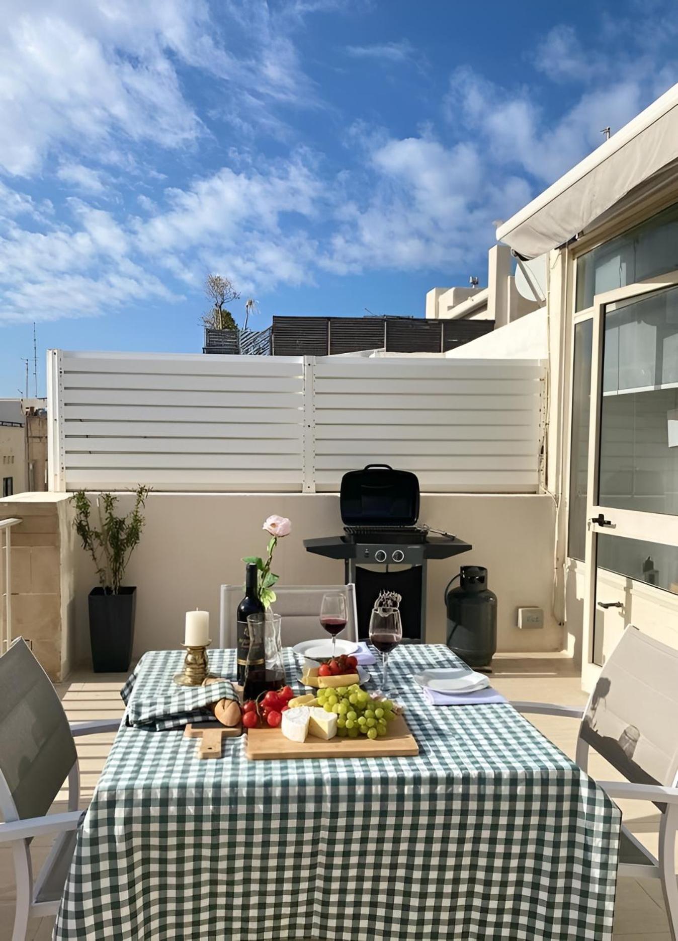 Appartamento Sliema Cosy Penthouse With Bbq Esterno foto